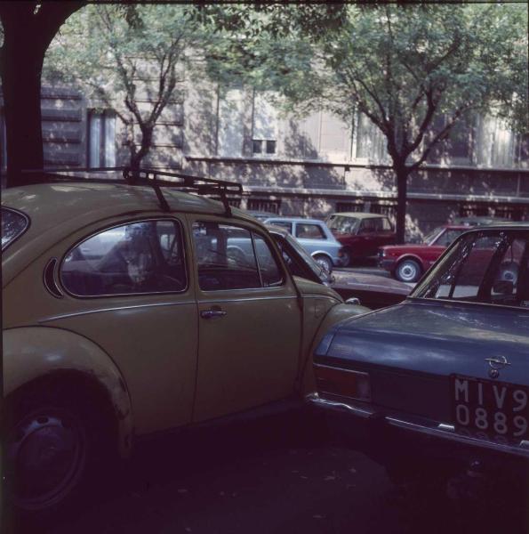 Milano - Veduta urbana - automobili