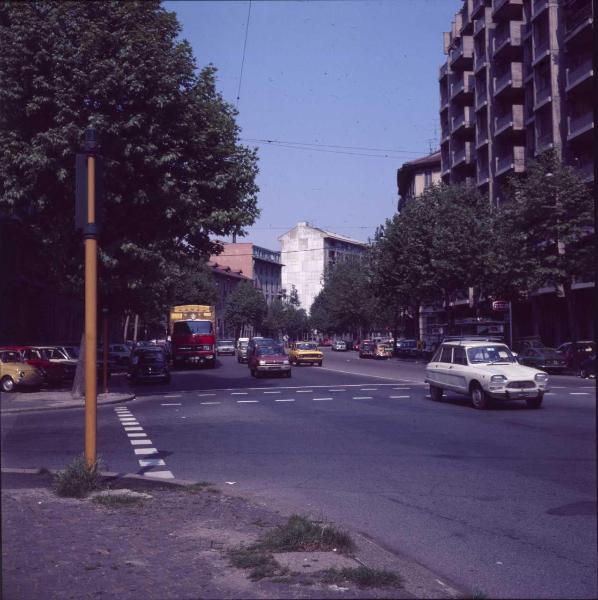 Milano - Veduta urbana - autovetture