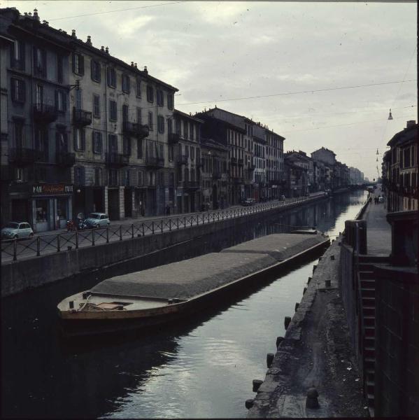 Milano - Veduta urbana - porta Ticinese - imbarcazione