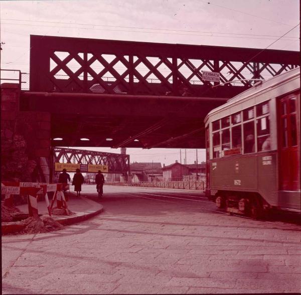 Milano - Veduta urbana - porta Ticinese - cantiere - tram