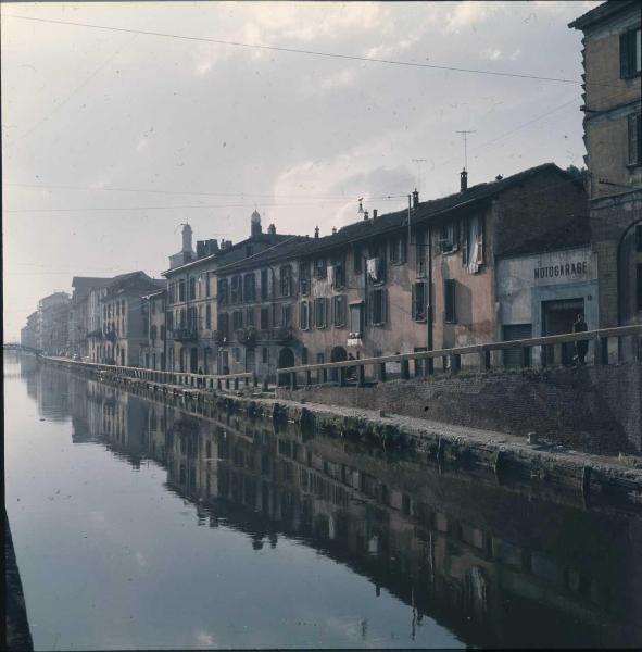 Milano - Veduta urbana - porta Ticinese - naviglio