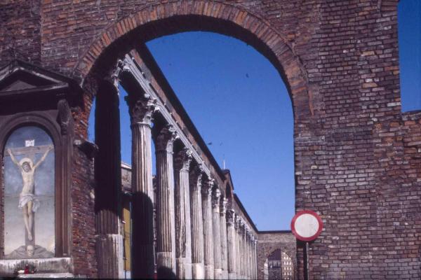 Milano - Veduta urbana - corso di Porta Ticinese - Colonne di San Lorenzo