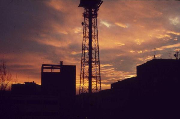 Milano - Veduta urbana - tramonto - antenne