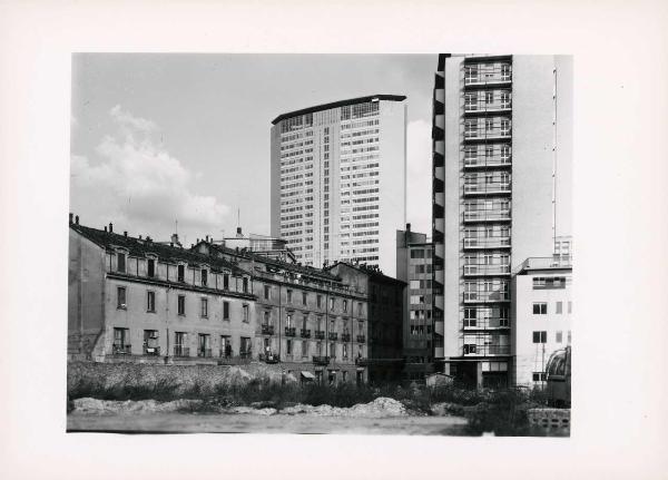 Milano - Veduta urbana - edifici - Grattacielo Pirelli