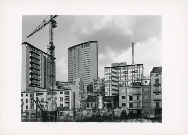 Milano - Veduta urbana - edifici - cantiere - Grattacielo Pirelli