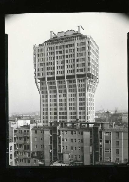 Milano - Veduta urbana - Torre Velasca