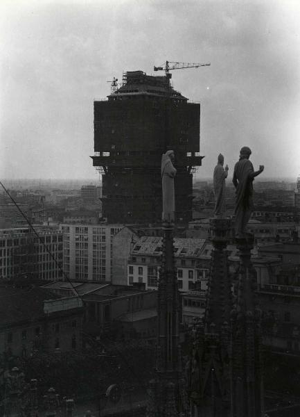 Milano - Veduta urbana - Torre Velasca - cantiere