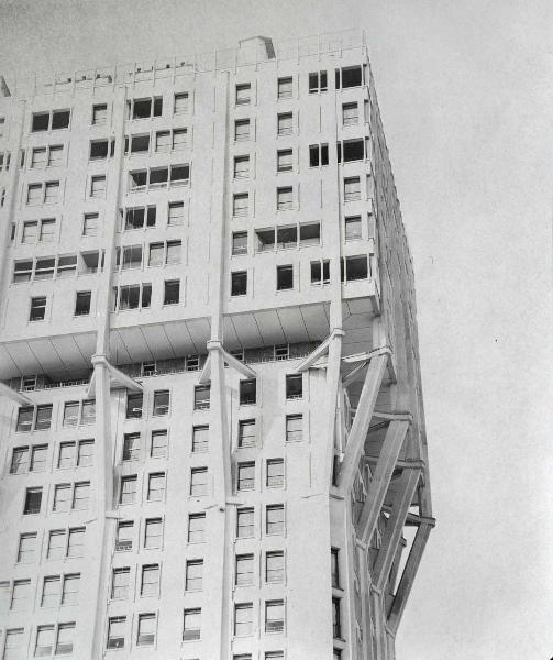 Milano - Veduta urbana - Torre Velasca