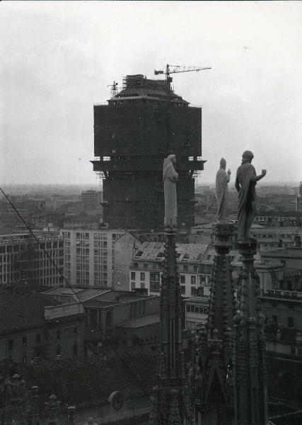 Milano - Veduta urbana - Torre Velasca - cantiere