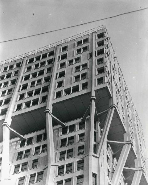 Milano - Veduta urbana - Torre Velasca