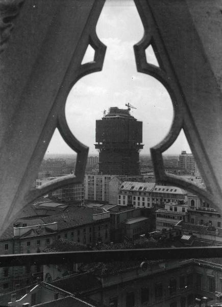 Milano - Veduta urbana - Torre Velasca - cantiere