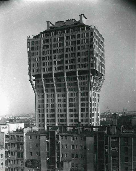 Milano - Veduta urbana - Torre Velasca