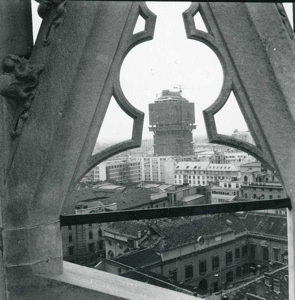 Milano - Veduta urbana - Torre Velasca - cantiere