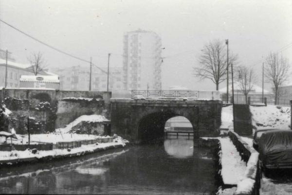 Milano - Veduta urbana - neve