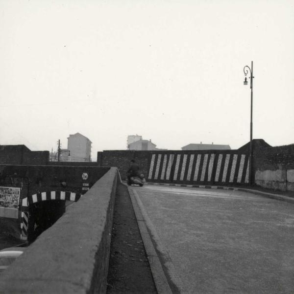 Milano - Veduta urbana animata - via Melchiorre Gioia