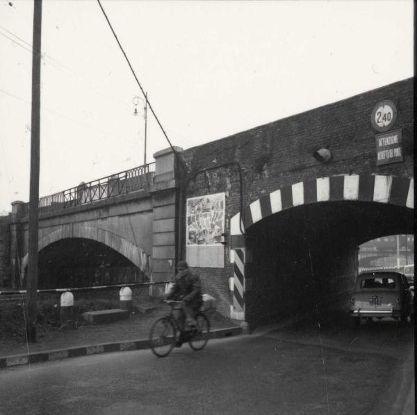 Milano - Veduta urbana animata - via Melchiorre Gioia