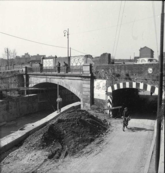 Milano - Veduta urbana animata - via Melchiorre Gioia