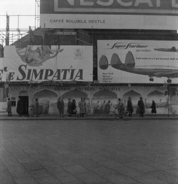 Milano - Veduta urbana animata - piazza del Duomo