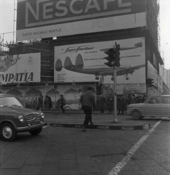 Milano - Veduta urbana animata - piazza del Duomo