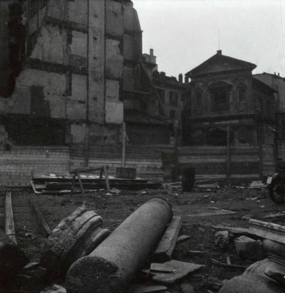 Milano - Veduta urbana - Chiesa di San Vito in Pasquirolo - macerie