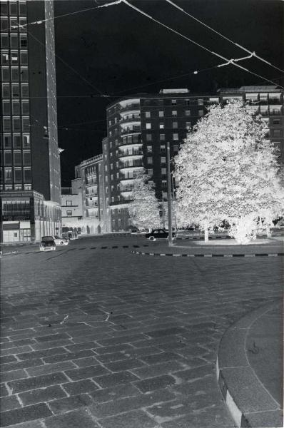 Milano - Veduta urbana - piazza della Repubblica - via Parini - edificio