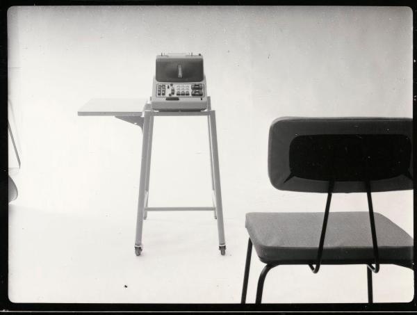 Sedia e tavolo - Olivetti - Milano - Studio Ballo&Ballo