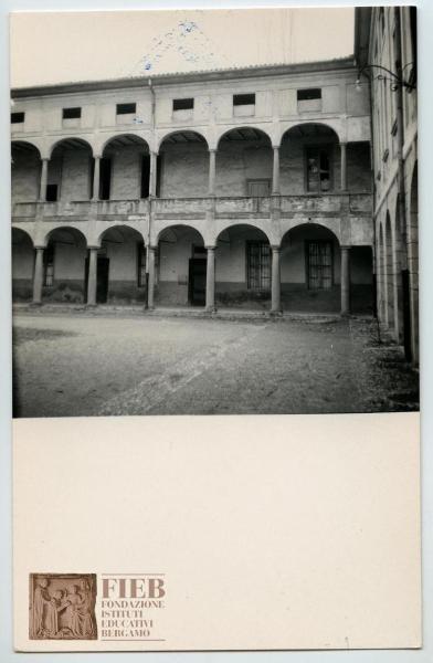 Orfanotrofio femminile del Conventino - Bergamo - Portico - Cortile