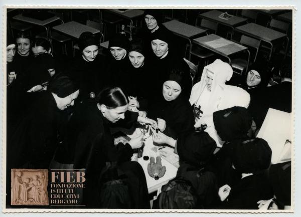 Orfanotrofio femminile del Conventino - Bergamo - Corso di aggiornamento per religiose educatrici - Suore - Banchi con sedie - FIRAS