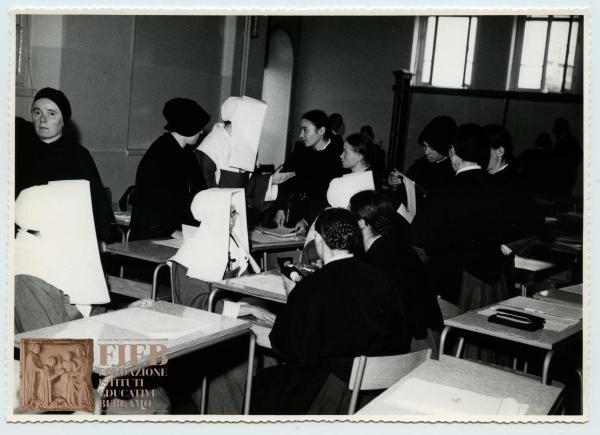 Orfanotrofio femminile del Conventino - Bergamo - Interno: palestra - Corso di aggiornamento per religiose educatrici - Suore ed educatrici - Banchi - FIRAS