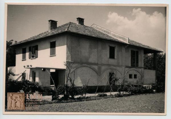 Rustici - Provincia di Bergamo - Cascina Maria: esterno vista laterale - Giardino