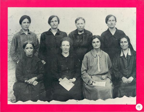 Ritratto di gruppo - Pierina Cattaneo - Palmina Cattaneo - Lucia Scola - Martina Carminati - Maria Cattaneo - Aurelia Abati - Teresa Allegrini - Masper Felice - Maria Finazzi - Bergamo - Quartiere Longuelo