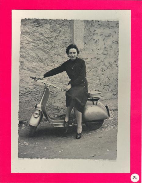 Ritratto femminile - Gina Pedersini Cattaneo - Motociclette - Bergamo - Quartiere Longuelo