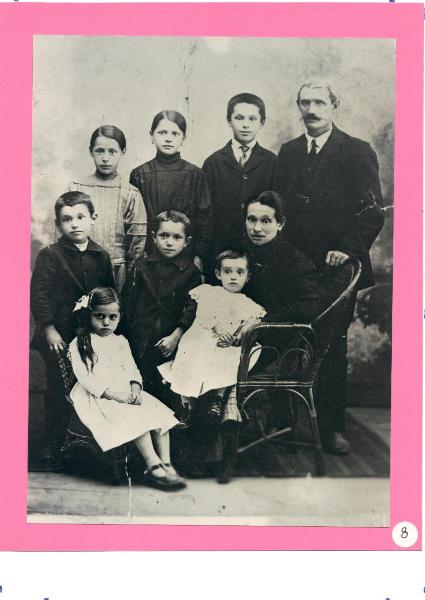 Ritratto di famiglia - Famiglia Nervi - Giovanni Nervi - Maria Magni - Lucia Nervi - Giulia Nervi - Giuseppe Nervi - Mario Nervi - Luigi Nervi - Teresa Nervi - Alessandro Nervi - Bergamo - Quartiere Longuelo