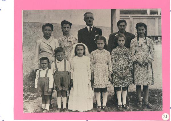 Ritratto di famiglia - Famiglia Bonati - Angelo Bonati - Pierina Taschini -Teresina Bonati - Maria Bonati - Agnese Bonati - Carla Bonati - Anna Bonati - Sandrina Bonati - Lorenzo Bonati - Gianmario Bonati - Bergamo - Quartiere Longuelo