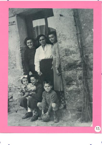 Ritratto di famiglia - Famiglia Abati - Teresa Calvi - Lisetta Abati - Palmira Abati - Luigi Abati - Angelo Abati - Rita Abati - Bergamo - Quartiere Longuelo