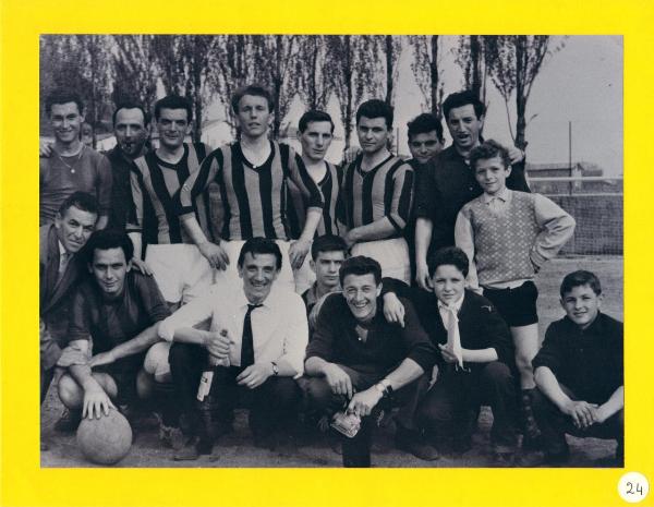 Bergamo - Quartiere Longuelo - Gioco del calcio - Ritratto di Gruppo maschile - Adulti