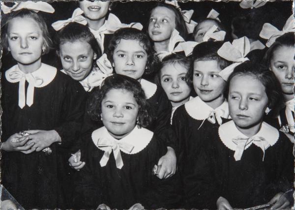 Ritratto di gruppo - Bambine sorde, allieve - Festa - Milano - Pio Istituto dei Sordi in via Settembrini