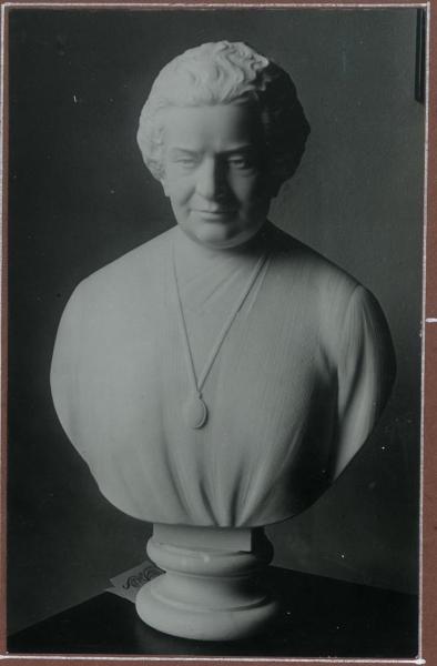 Scultura - Busto di Giuseppina Negroni, benefattrice - Milano - Pio Istituto dei Sordi in via Prinetti