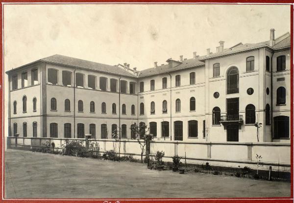 Milano - Pio Istituto dei Sordi in via Settembrini - Palazzo - Facciata interna