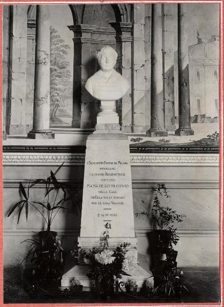 Alzate Brianza, Verzago - Pio Istituto dei Sordi, Villa Santa Maria - Interno - Monumento alla benefattrice Maria De Szeth Giovio