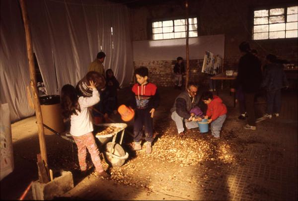 Cinisello Balsamo - Parco Nord, settore Est - Cascina Centro Parco, ala est (ex edificio stalle) prima dei lavori di ristrutturazione - Evento: Festa del Parco - Spazio Bambini - Attività didattica - Educazione ambientale