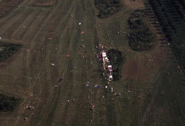 Cinisello Balsamo - Parco Nord, settore Est - Veduta aerea - Boschi Aeroporto - Prato con persone - Aquilonata - Filare Cannocchiale degli ippocastani