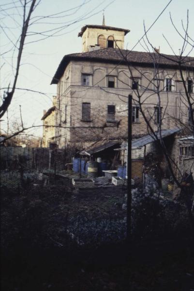 Sesto San Giovanni - Parco Nord, settore Torretta - Villa Torretta - Edificio abbandonato e diroccato - Orti abusivi recintati nel giardino della Villa