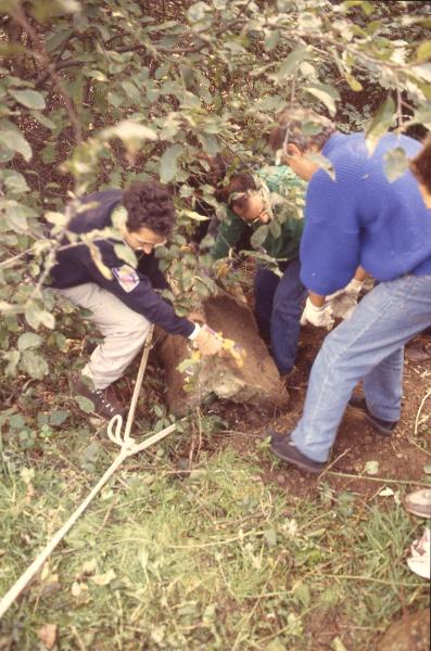 Bresso - Parco Nord, settore Est - Lavori di realizzazione del Boschetto Gev - Rimozione macerie - Guardie Ecologiche volontarie (Gev) e volontari