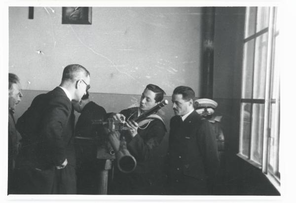 VI sezione Ernesto Breda - Brescia - Via Lunga - Stabilimento industriale - Interno - Visita allievi Regia Marina - Gioventù Italiana del Littorio