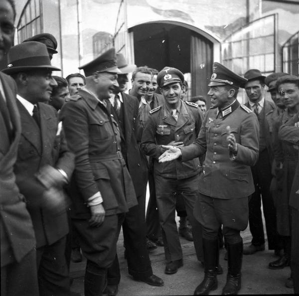 VI sezione Ernesto Breda - Brescia - Via Lunga - Stabilimento industriale - Esterno - Visita del generale di Brescia Feliciani