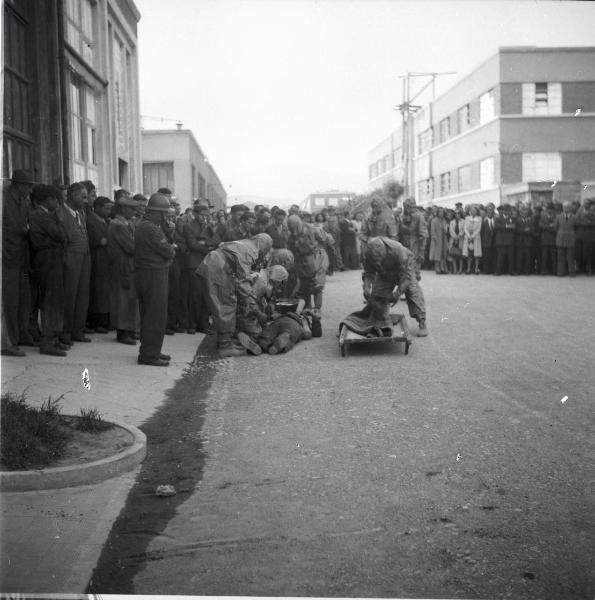 VI sezione Ernesto Breda - Brescia - Via Lunga - Stabilimento industriale - Esterno - Esercitazione squadra P.A.A. (Protezione AntiAerea)