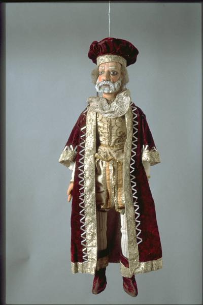 Personaggio anziano in costume cinquecentesco