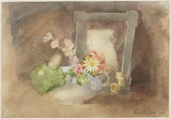 Un vaso di fiori e una cornice