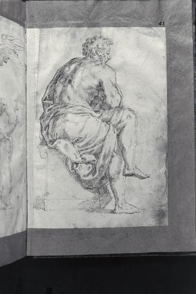 Figura maschile seduta